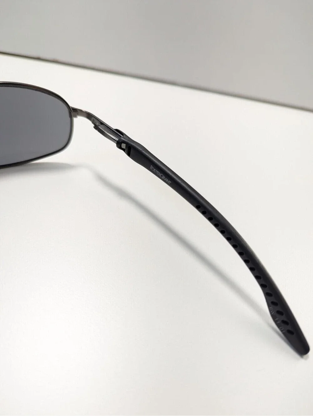 Foster Grant IRONMAN  TL1-214 SQ Gunmetal Gray/Black POLARIZED Sunglasses 100%UV